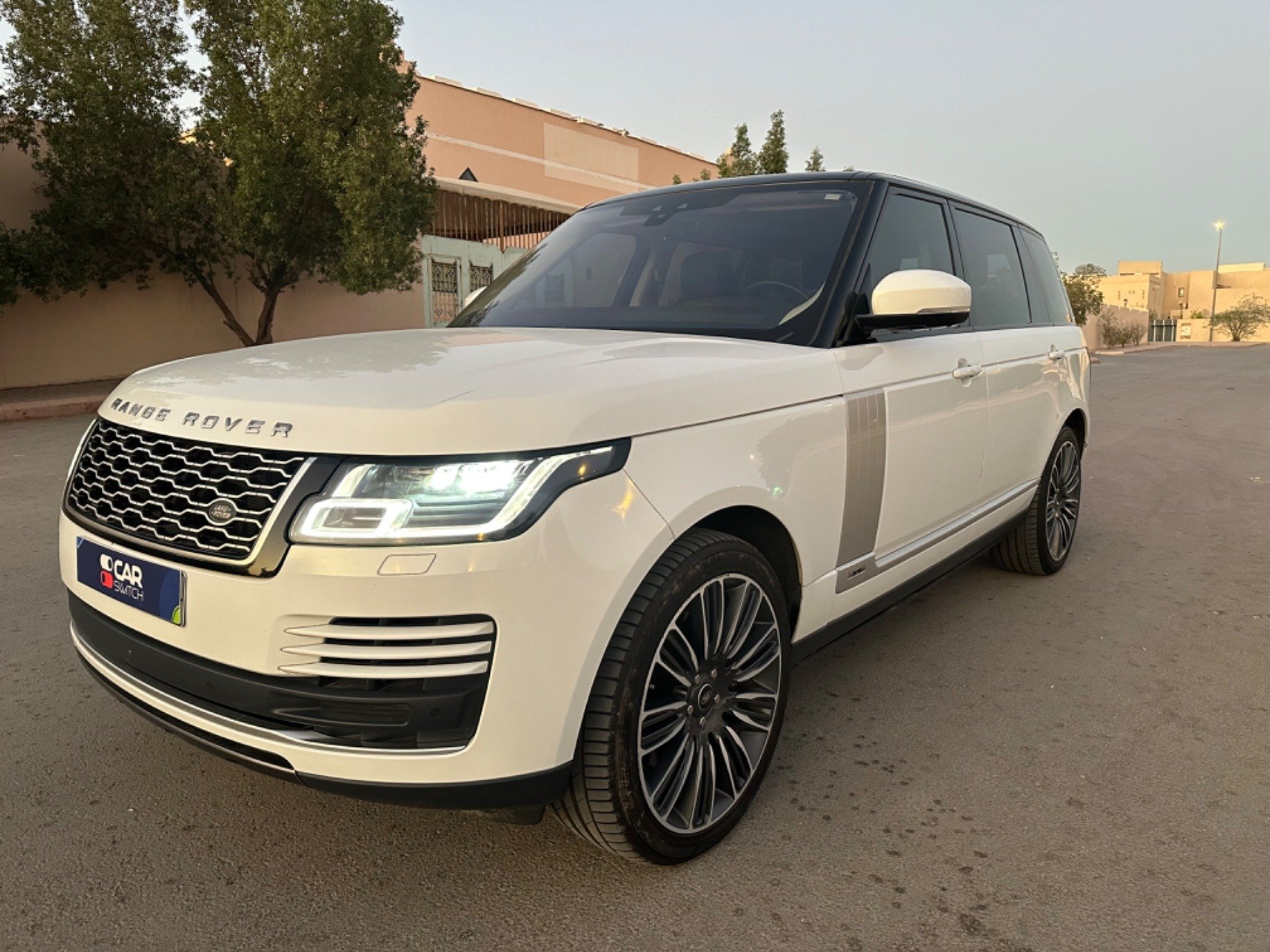 Used 2020 Range Rover Vogue for sale in Riyadh